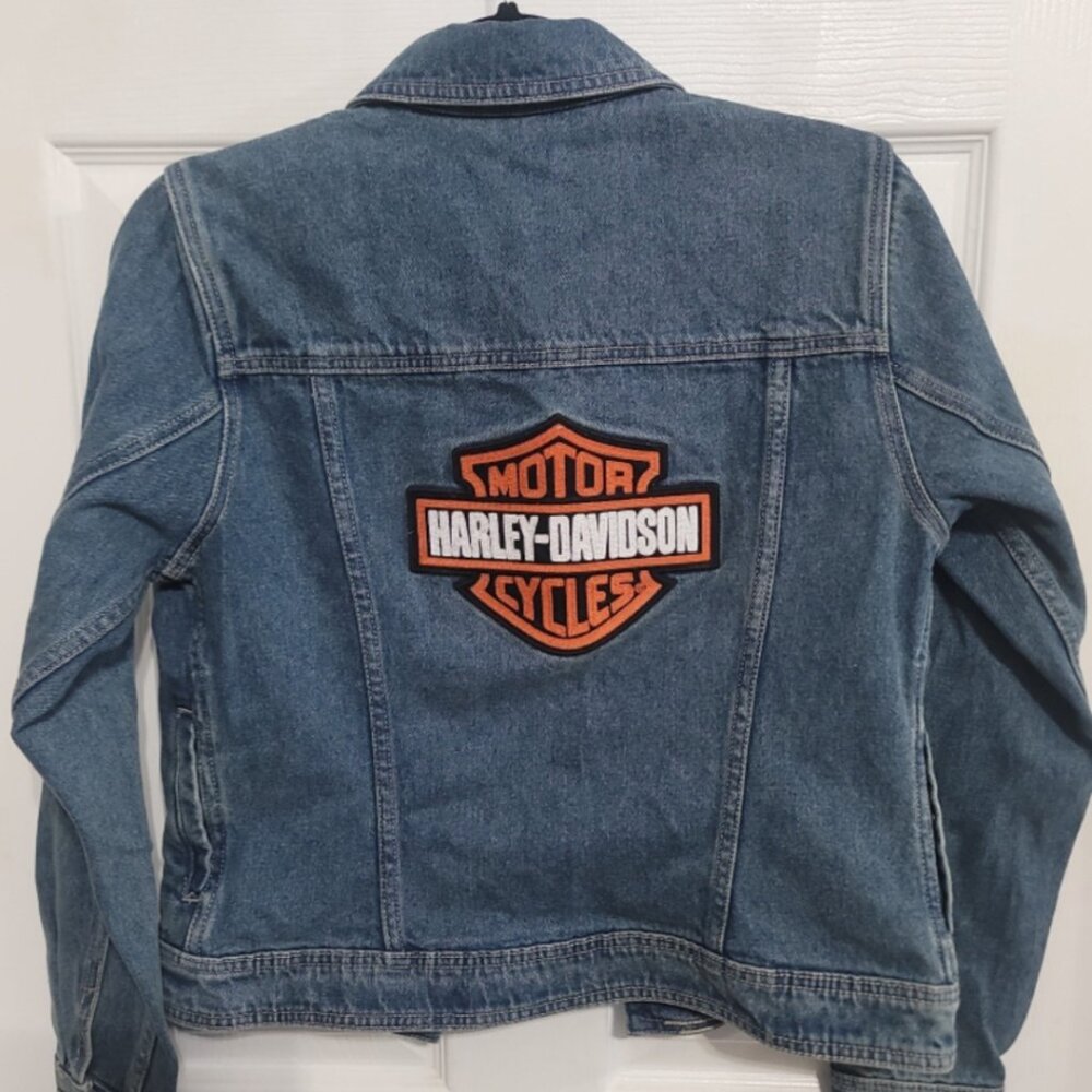 New Harley Davidson Motorcycle Denim Jean Jacket Women’s Size SMALL Logo On Back